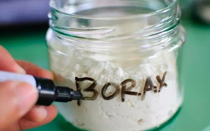 Bánh phở tươi là loại bánh được làm từ bột gạo và không có trải qua công đoạn sấy khô như sản phẩm bánh phở công nghiệp.