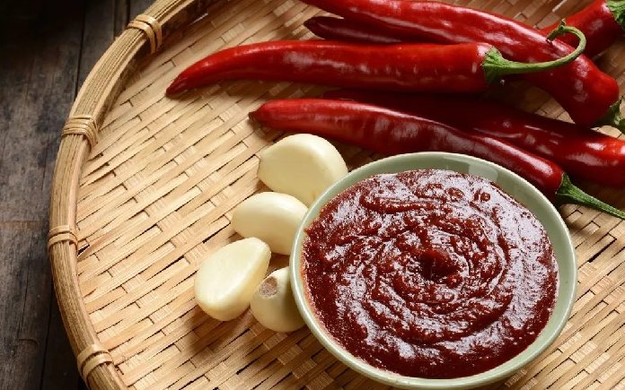 Tương ớt Hàn Quốc, không chỉ nổi tiếng với hương vị cay nồng và đậm đà, mà còn là biểu tượng của sự tinh tế trong ẩm thực.
