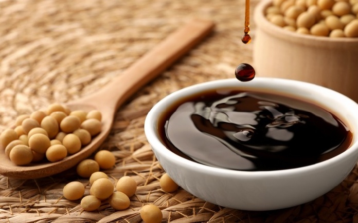 Nước tương là một trong những gia vị cơ bản. Để làm ra thành phẩm, bạn có biết nguyên liệu trong nước tương gồm những gì chưa?