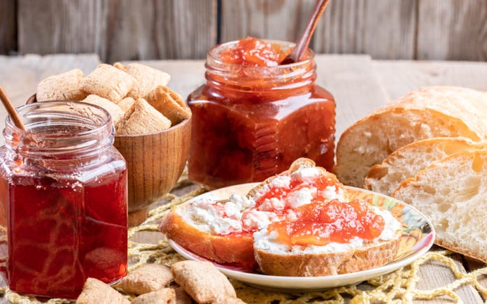 Hãy cùng Foodnk khám phá sâu hơn về kali sorbat, cách thức hoạt động và vai trò của nó trong việc bảo quản thực phẩm trong bài viết này.