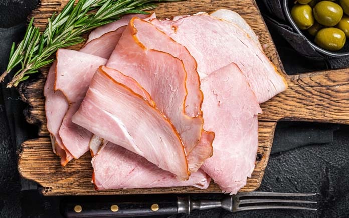 Jambon là loại thực phẩm quen thuộc và được ưa chuộng trên toàn thế giới. Hãy cùng Foodnk khám phá quy trình sản xuất này có gì thú vị nhé!