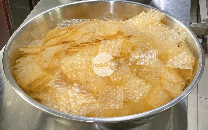Bánh tráng Long An là một đặc sản nổi tiếng của vùng đất Long An, được biết đến với hương vị đặc trưng và cách làm thủ công tỉ mỉ.