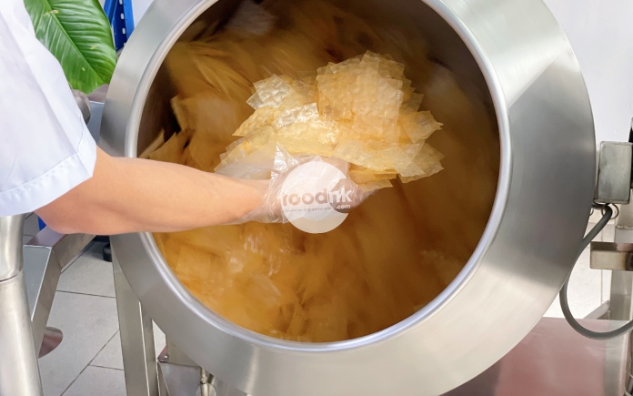 Bánh tráng Long An là một đặc sản nổi tiếng của vùng đất Long An, được biết đến với hương vị đặc trưng và cách làm thủ công tỉ mỉ.