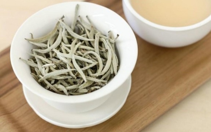 Trà từ lá cây Shan Tuyết không còn lạ với nhiều người. Và trà làm ra từ cây trà Shan Tuyết cực kỳ đắt đỏ. Trong đó có bạch trà Shan Tuyết