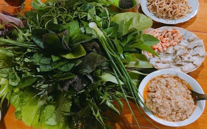 Vùng đất Tây Nguyên nổi tiếng với những đặc sản ngon và hấp dẫn. Và món gỏi lá Kon Tum là sự lựa chọn của nhiều tín đồ ẩm thực khi đến đây