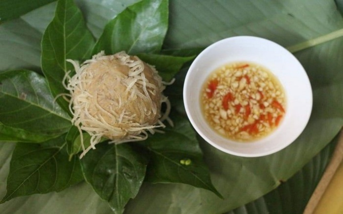 Nem nắm ở Nam Định là một đặc sản mà ai cũng ưa thích. Và Foodnk sẽ cùng bạn tìm hiểu về quy trình chung nhất sản xuất nem nắm Nam Định