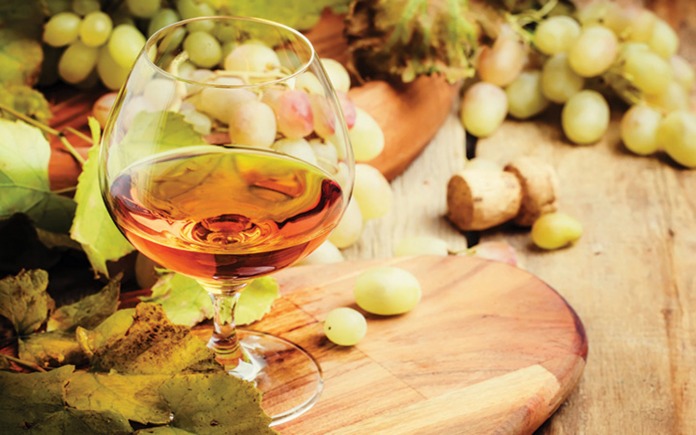 Không thể phủ nhận mức độ phổ biến của rượu Cognac. Và Foodnk sẽ cùng bạn tìm hiểu rõ về quy trình chung nhất sản xuất rượu Cognac của Pháp