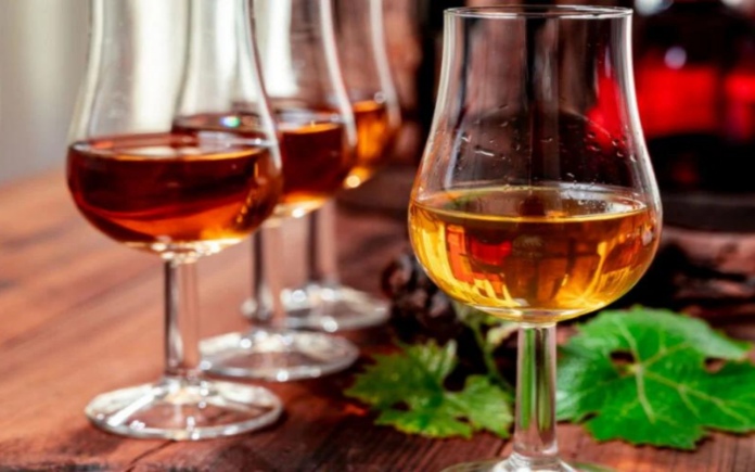 Cognac là một loại rượu sang chảnh và thuộc top đắc đỏ về giá thành. Trong bài viết sau, Foodnk sẽ cùng bạn tìm hiểu rượu Cognac của Pháp