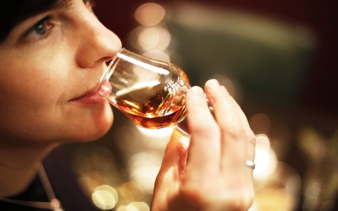 Cognac là một loại rượu sang chảnh và thuộc top đắc đỏ về giá thành. Trong bài viết sau, Foodnk sẽ cùng bạn tìm hiểu rượu Cognac của Pháp