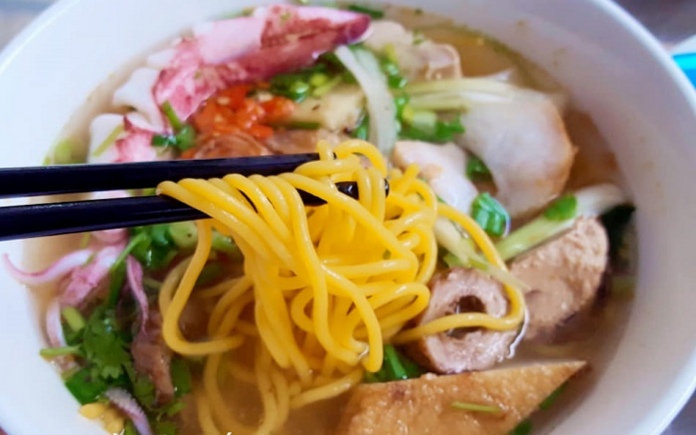 Bún bắp là một món ăn đặc sản của Phú Yên mà ai cũng thể bỏ qua khi đến đây. Và Foodnk sẽ cùng bạn tìm hiểu về món bún bắp Phú Yên này