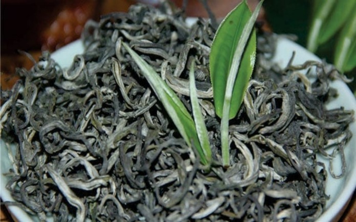 Trà Shan Tuyết có giá cao ngất ngưỡng mà nhiều người vẫn sẵn sàng chi tiền để mua. Vậy Foodnk sẽ cùng bạn tìm hiểu về trà Shan Tuyết này