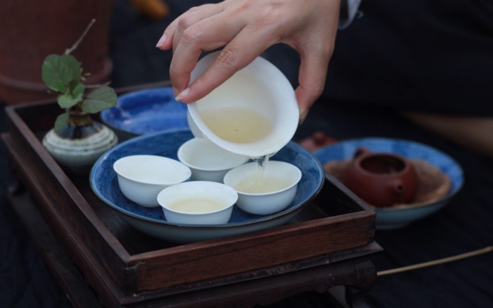 Trà Shan Tuyết có giá cao ngất ngưỡng mà nhiều người vẫn sẵn sàng chi tiền để mua. Vậy Foodnk sẽ cùng bạn tìm hiểu về trà Shan Tuyết này