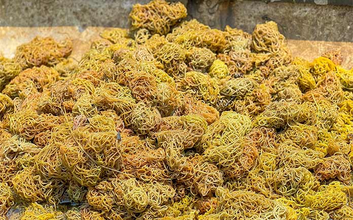 Bún sông Cu Đê là một món đặc sản hiếm gặp, chỉ xuất hiện vào khoảng tháng 2 đến tháng 3 âm lịch, tại vùng hạ lưu sông Cu Đê