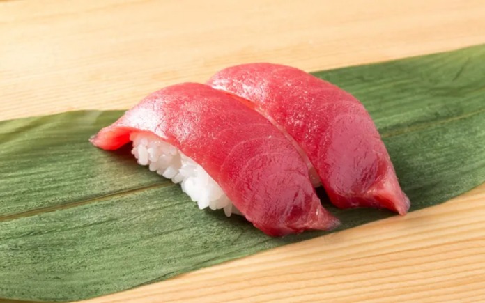 Nigiri Nhật Bản được rất nhiều tín đồ ẩm thực ưa thích với có độ nhận diện rộng rãi. Và Foodnk sẽ cùng bạn tìm hiểu về Nigiri Nhật Bản này