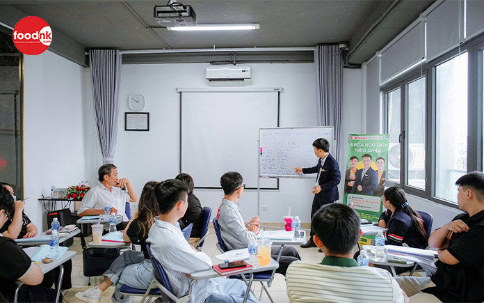 Mới đây, Foodnk x VinaOrganic đã tổ chức thành công khoá học R&D thực chiến K04, thu hút các học viên từ nhiều lĩnh vực khác nhau.