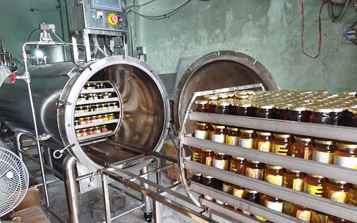 Sản phẩm yến hũ tiệt trùng là dạng đồ uống đóng chai/hũ thủy tinh, thường bao gồm tổ yến thật, đường phèn và nước tinh khiết