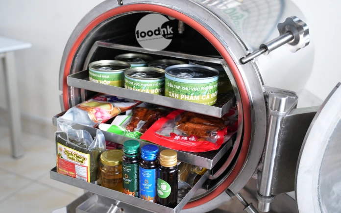 Vậy tiệt trùng là gì và các giai đoạn chính của quá trình gồm những bước nào? Hãy cùng Foodnk khám phá chi tiết qua bài viết sau nhé!