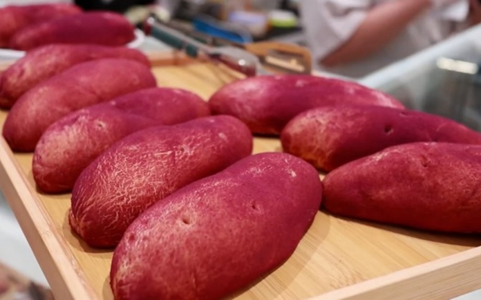Các tín đồ ẩm thực đang rần rần với chiếc bánh khoai lang phô mai kéo sợi. Vậy Foodnk sẽ mách bạn cách làm bánh khoai lang phô mai kéo sợi này