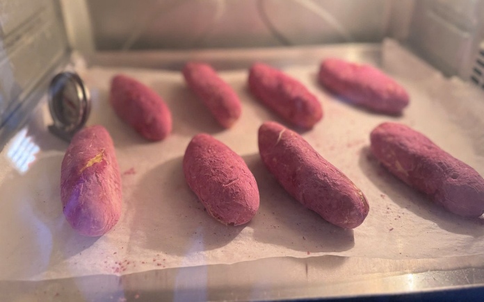 Các tín đồ ẩm thực đang rần rần với chiếc bánh khoai lang phô mai kéo sợi. Vậy Foodnk sẽ mách bạn cách làm bánh khoai lang phô mai kéo sợi này
