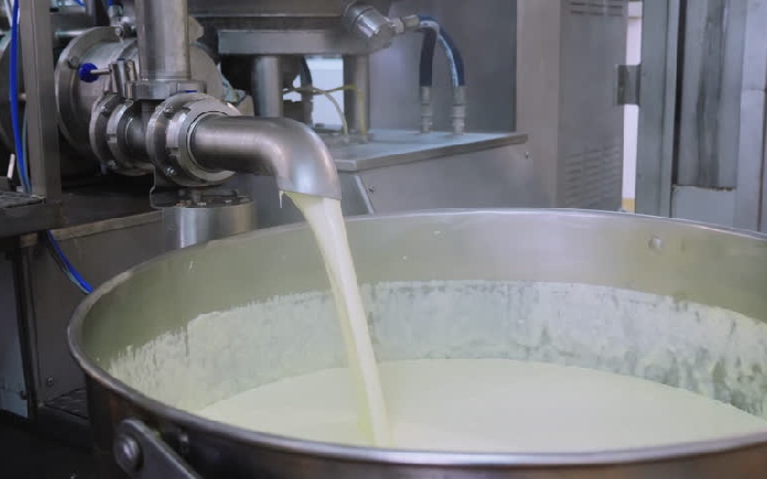 Vậy quy trình sản xuất trà sữa đóng chai quy mô công nghiệp diễn ra như thế nào? Hãy cùng Foodnk khám phá chi tiết qua các bước dưới đây nhé!