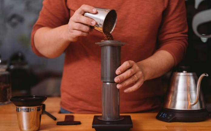 AeroPress là phương pháp pha chế cà phê được nhiều người áp dụng. Và cách pha cà phê AeroPress cho đúng chuẩn thì không phải ai cũng biết