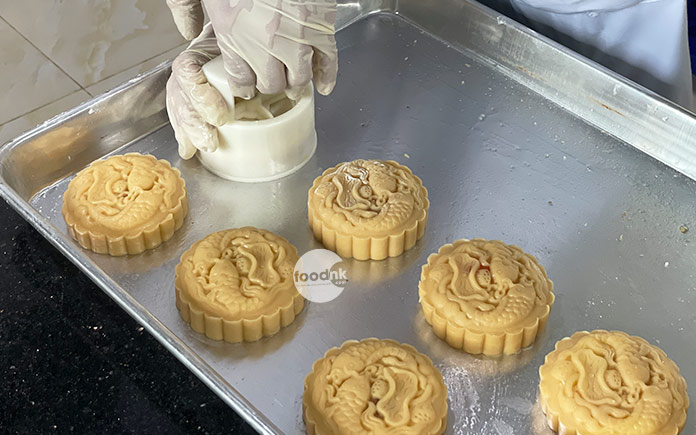 Bánh trung thu là dòng bánh truyền thống phổ biến vào mỗi dịp Tết Trung Thu. Hãy cùng Foodnk tìm hiểu quy trình sản xuất bánh trung thu nhé!