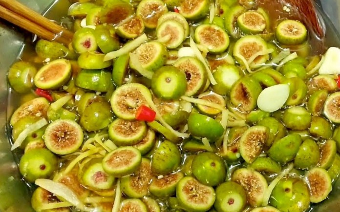 Món sung muối xổi được nhiều tín đồ ẩm thực ưa thích vì ngon và rất dễ làm. Vậy Foodnk sẽ mách bạn cách làm món sung muối xổi ngay tại nhà