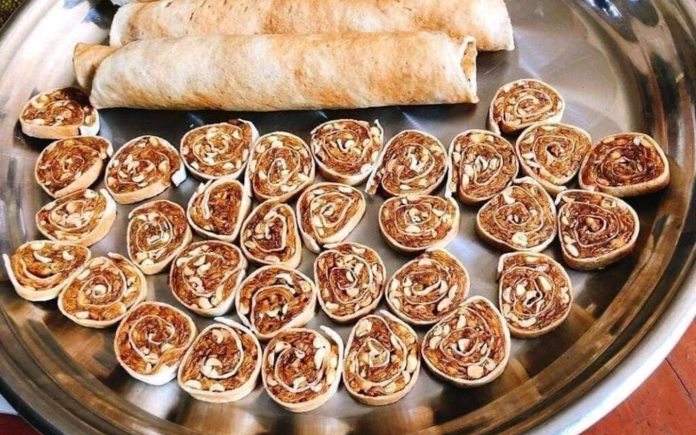 Kẹo me cuộn là một sản phẩm được nhiều người lựa chọn thưởng thức. Foodnk sẽ cùng bạn tìm hiểu về quy trình sản xuất kẹo me cuộn nhé!