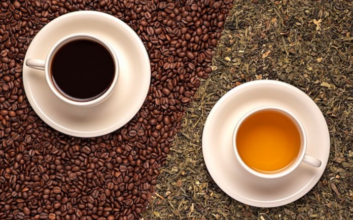 Trà và cà phê mang đến hương vị đặc trưng và giúp tinh thần tỉnh táo hơn. Tuy nhiên, việc uống trà hay cà phê sẽ tốt hơn luôn được quan tâm