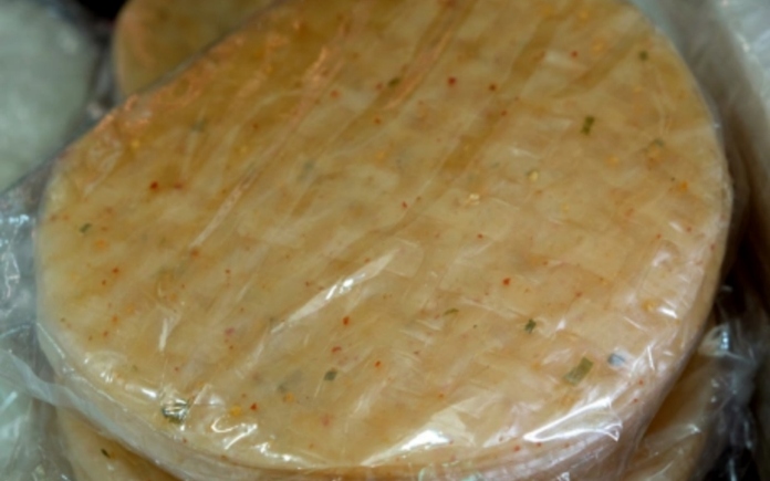 Bánh tráng muối ớt Tây Ninh là đặc sản nổi tiếng được ưa thích. Foodnk sẽ cùng bạn tìm hiểu cách sản xuất bánh tráng muối ớt Tây Ninh này