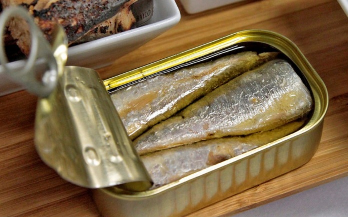 Cá mòi đóng hộp rất quen thuộc với người thích lựa chọn một bữa ăn nhanh. Foodnk sẽ cùng bạn tìm hiểu cách sản xuất cá mòi đóng hộp nhé!