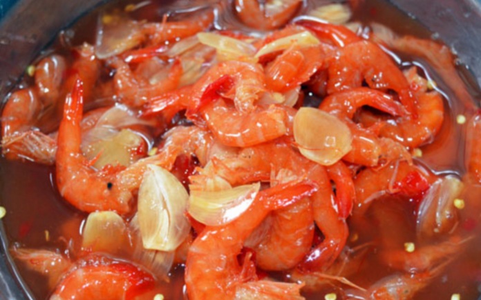 Mắm tôm chua là món ăn nổi bật từ màu sắc đến hương vị khó quên. Foodnk sẽ cùng bạn tìm hiểu về quy trình sản xuất mắm tôm chua này nhé!