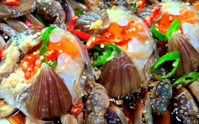 Cua ngâm tương rất được ưa thích tại Hàn Quốc với mùi vị độc đáo. Foodnk sẽ cùng bạn tìm hiểu quy trình làm cua ngâm tương Hàn Quốc nhé!