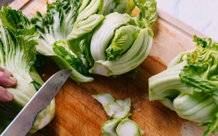 Cải bẹ xanh có nhiều lợi cho sức khỏe. Tuy nhiên, để tránh tác dụng không mong muốn, khi ăn cải bẹ xanh cần lưu ý một số điểm quan trọng