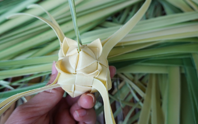Không chỉ là một món ăn dân dã, bánh Kà Tum còn gắn liền với đời sống văn hóa người Khmer. Foodnk sẽ cùng bạn tìm hiểu chiếc bánh này nhé!