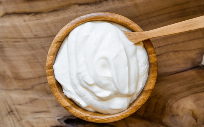 Sữa chua Hy Lạp là một thực phẩm lên men nổi tiếng. Nó được ưa chuộng nhờ hương vị đặc trưng, kết cấu sánh mịn và nguồn dinh dưỡng cao