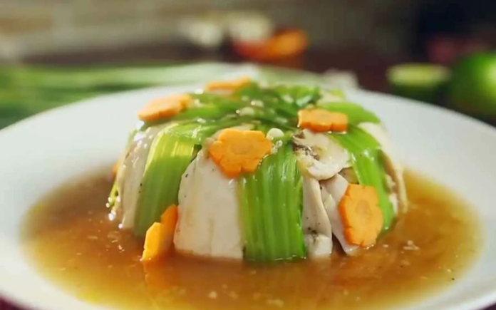 Các món ăn từ gà luôn kích thích vị giác, trong đó có gà hấp cải bẹ xanh. Foodnk sẽ mách bạn cách làm gà hấp cải bẹ xanh này đơn giản nhé!