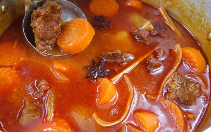 Bò kho là món ăn rất bình dân nhưng được nhận xét rất ngon. Foodnk sẽ mách bạn cách làm món bò kho tại nhà với công thức đơn giản nhé!