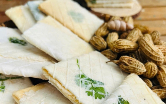 Bánh quế kẹp ngò rí nhân bơ đậu phộng được nhiều người ưa thích. Foodnk sẽ cùng bạn tìm hiểu cách làm bánh quế kẹp ngò rí nhân bơ đậu phộng