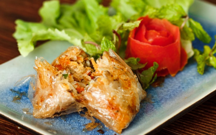 Các món chiên luôn có độ giòn và mùi vị đặc trưng. Trong số đó, nem cua bể là món ăn như vậy. Foodnk sẽ mách bạn cách làm món nem cua bể nhé!