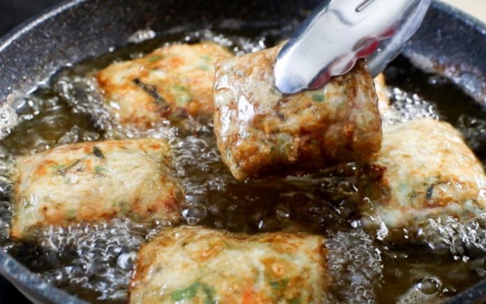 Các món chiên luôn có độ giòn và mùi vị đặc trưng. Trong số đó, nem cua bể là món ăn như vậy. Foodnk sẽ mách bạn cách làm món nem cua bể nhé!