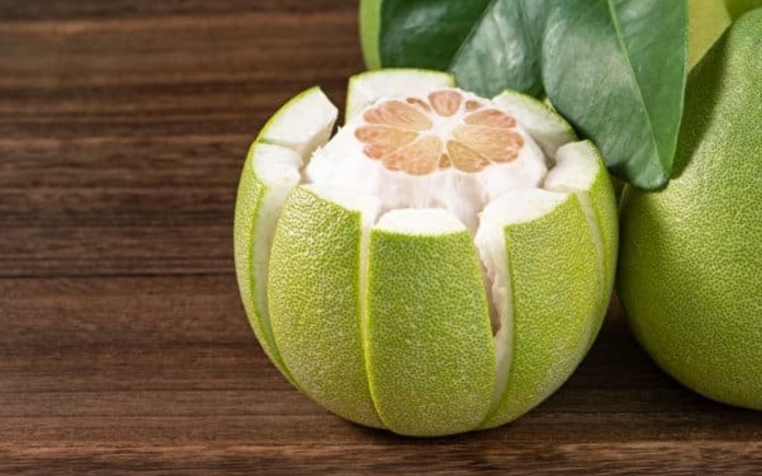 Phụ gia hương cho thực phẩm luôn được sử dụng phổ biến và hương bưởi là một trong số đó. Foodnk sẽ cùng bạn tìm hiểu về hương bưởi nhé!