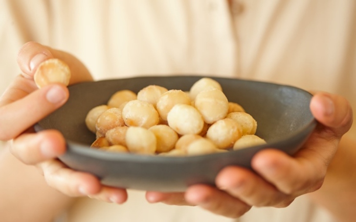 Hạt macca tốt cho sức khỏe nhưng không phù hợp cho tất cả mọi người. Foodnk sẽ cùng bạn tìm hiểu những đối tượng không nên ăn hạt macca nhé!