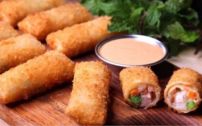 Các món chiên rất dễ thưởng thức và được nhiều người ưa thích. Để đổi vị, Foodnk sẽ mách bạn cách làm chả giò hải sản sốt mayonnaise nhé!